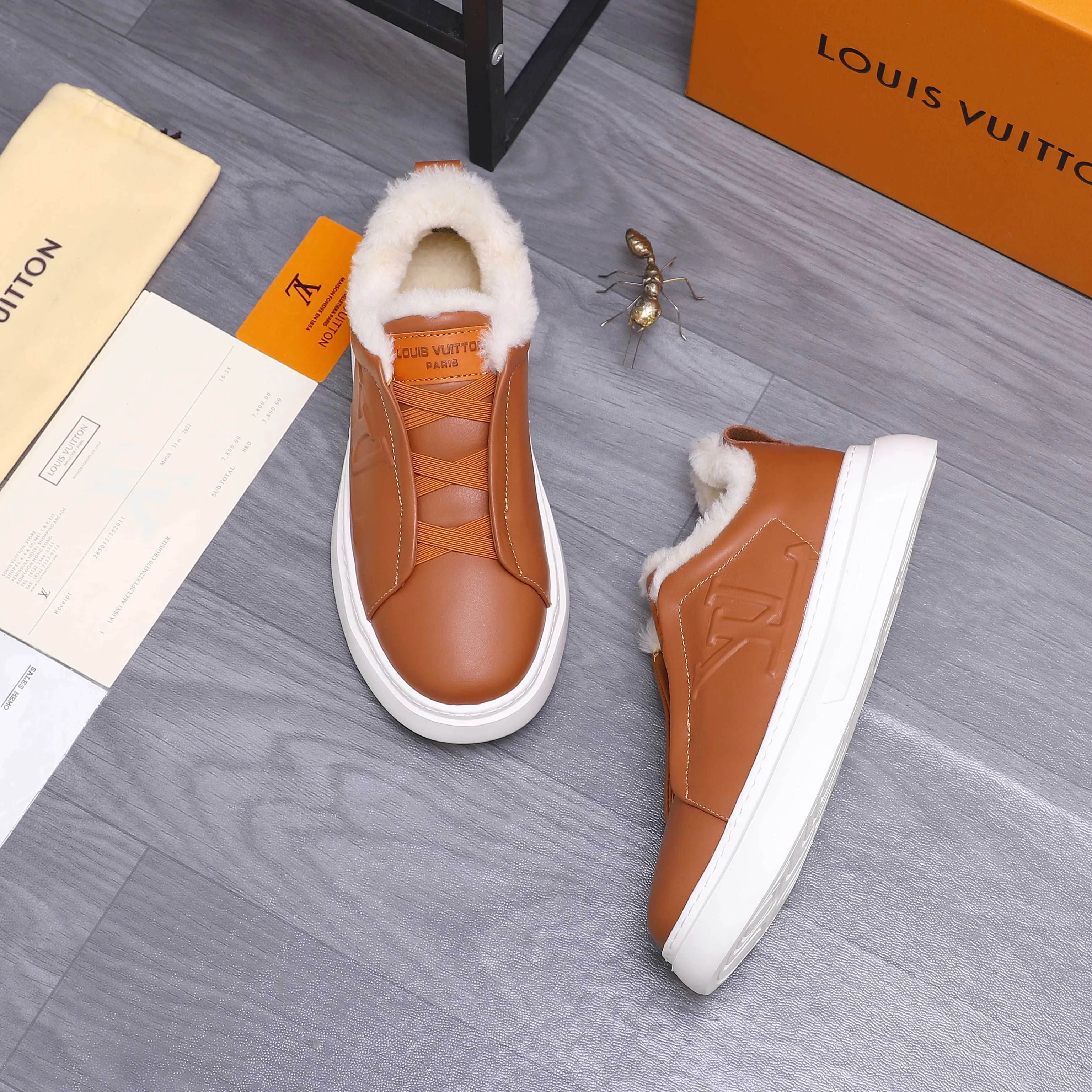 Men's shoes 💰p500 Product trademark: LV "Louis Vuitton Winter warm casual men's shoes Regular size: 38-44 Product materials: Selected high-quality cowhide upper, plush lining, rubber outsole